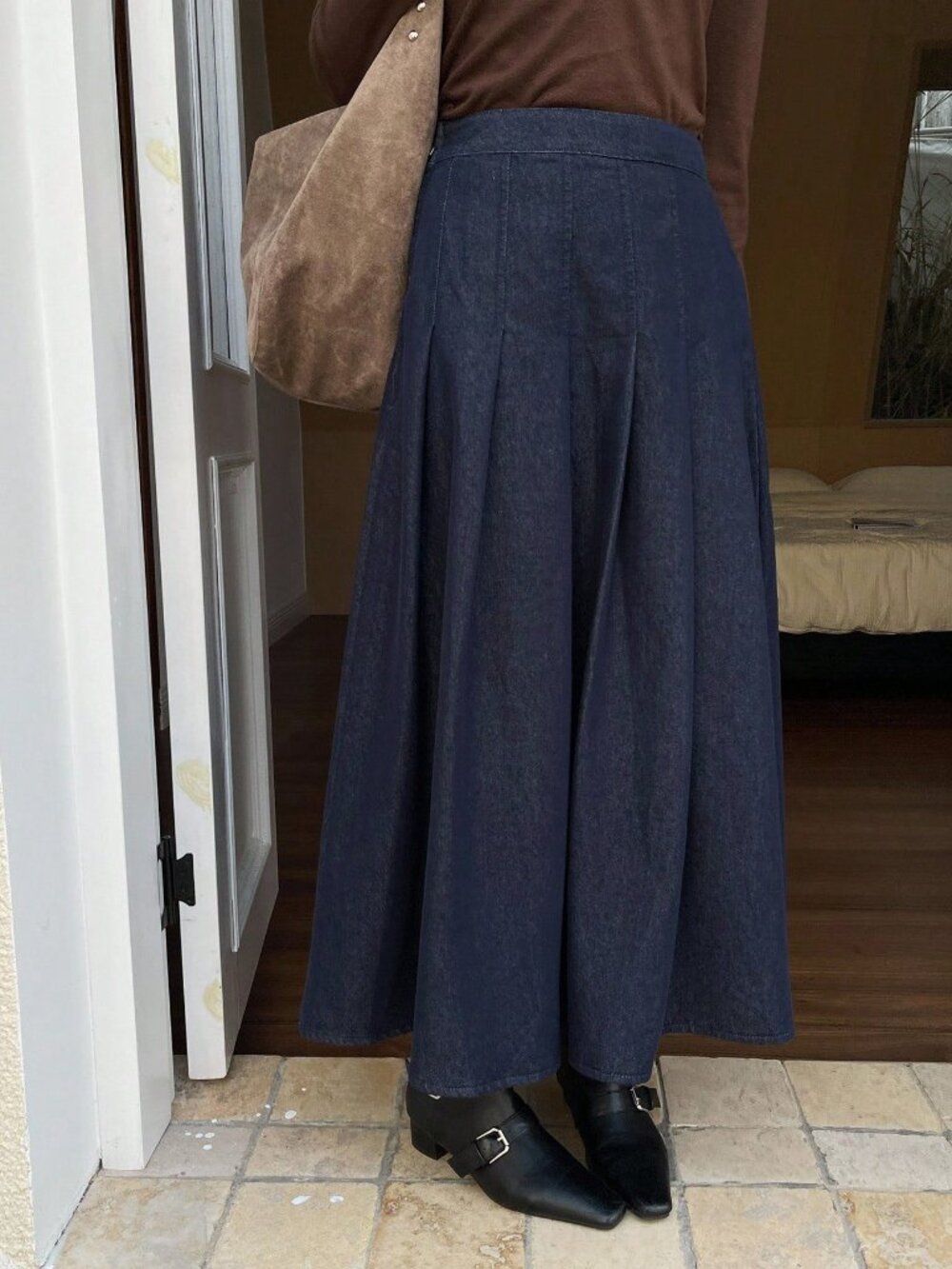 Dark Wash Casual Women's Elegant Pleated Denim Skirt - Picture 3 of 7